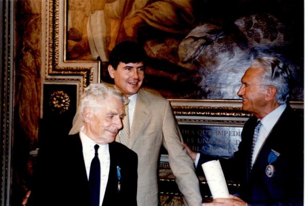Medalla de oro al trabajo. Sr. Soler y Sr. Palau y el Ministro Sr. Pimentel. Medalla de oro al trabajo (España), 1999