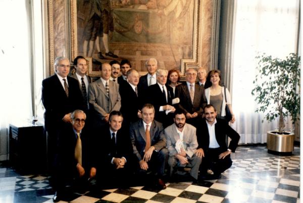 Medalla de oro al trabajo. Sr. Soler y Sr. Palau. Fotografía de grupo  (España), 1999